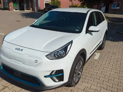 Używany Kia Niro Vision 100 kW (136 KM) 2021 Biały SUV