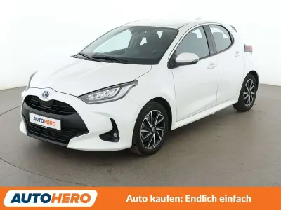 Gebraucht Toyota Yaris Hybrid Team 116 PS (85 kW) 2022 Super (pure) white ii Limousine