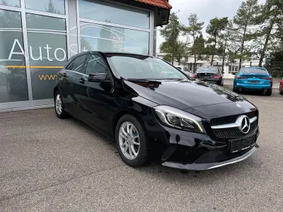 Gebraucht Mercedes A180 Urban 109 PS (80 kW) 2016 Schwarz Kleinwagen