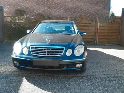 Gebraucht Mercedes E240 177 PS (130 kW) 2003 Blau Limousine