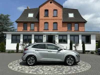 Gebraucht Hyundai Kona Trend 100 kW (136 PS) 2021 Silber SUV