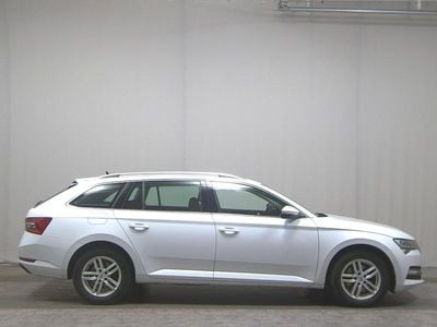 Usado Skoda Superb Style 150 HP (110 kW) 2022 Branco Carrinha