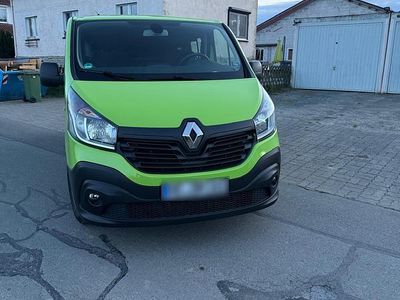 Usado Renault Traffic 89 HP (65 kW) 2018 Verde Sedan