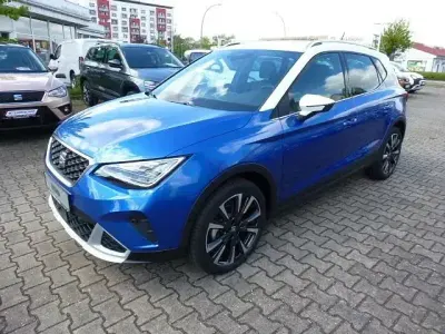 Gebraucht Seat Arona Xperience 116 PS (85 kW) 2024 Sapphire blau / weiß SUV