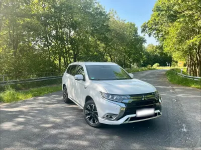 Gebraucht Mitsubishi Outlander P-HEV 224 PS (164 kW) 2020 Weiß SUV