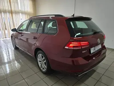 Używany VW Golf VII Comfortline 116 KM (85 kW) 2019 Czerwony Kombi