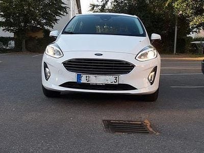 Gebraucht Ford Fiesta Titanium 101 PS (74 kW) 2018 Weiß Kleinwagen