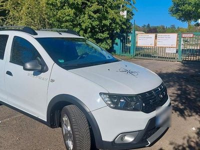 Second-hand Dacia Sandero Stepway 90 CP (66 kW) 2017 Alb Berlinǎ