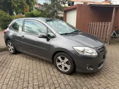 Gebraucht Toyota Auris 132 PS (97 kW) 2011 Grau Kleinwagen
