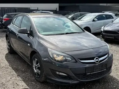 Gebraucht Opel Astra 140 PS (102 kW) 2014 Braun Kleinwagen