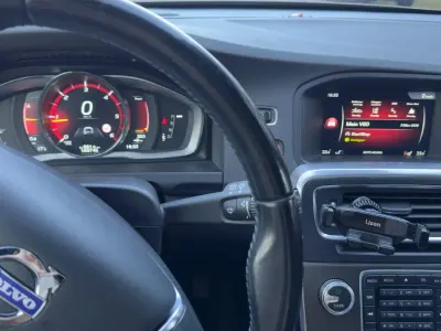 Gebraucht Volvo V60 190 PS (139 kW) 2015 Beige Kombi