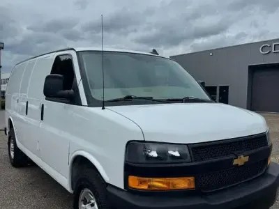 Gebraucht Chevrolet Express 266 PS (195 kW) 2022 Weiß Van / Kleinbus