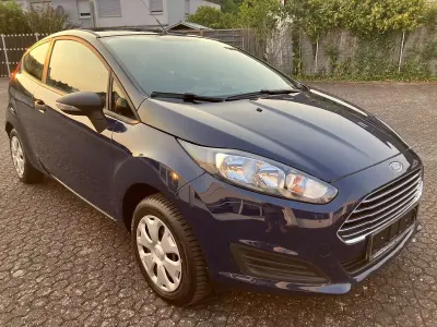 Gebraucht Ford Fiesta Ambiente 60 PS (44 kW) 2014 Blazerblau Kleinwagen