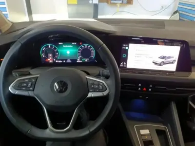 Second-hand VW Golf VIII Style 204 CP (150 kW) 2022 Negru Berlinǎ
