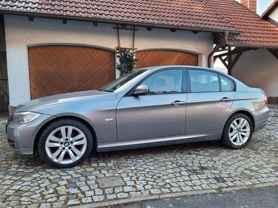 Gebraucht BMW 320 170 PS (125 kW) 2009 Grau Limousine