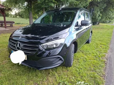 Gebraucht Mercedes T180 131 PS (96 kW) 2023 Schwarz Van / Kleinbus