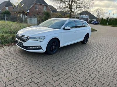 Weiß Gebraucht 2020 Skoda Superb Ambition Kombi | 15.980 € (Superpreis)