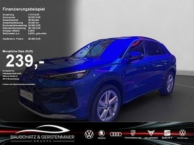 Second-hand VW T-Roc Life 150 CP (110 kW) 2026 Albastru SUV