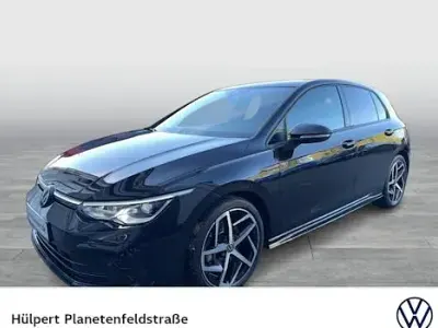 Używany VW Golf VIII R-line 190 KM (139 kW) 2022 Czarny Sedan/Limuzyna