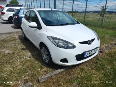 Gebraucht Mazda 2 Inclusive 68 PS (50 kW) 2010 Weiß Kleinwagen