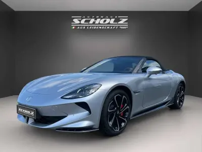 Neu MG Cyberster 400 kW (544 PS) 2026 Medal silver Cabrio