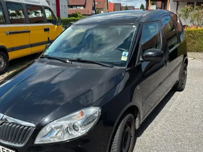 Gebraucht Skoda Roomster 85 PS (62 kW) 2012 Schwarz Van / Kleinbus