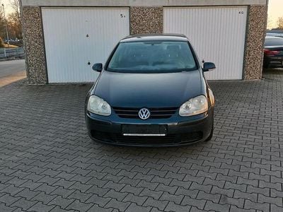 Blau Gebraucht 2004 VW Golf V Kleinwagen | 2.200 € (Fairer Preis)