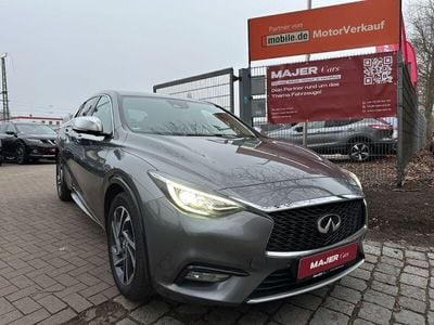Infiniti Q30