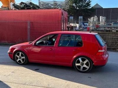 Rot Gebraucht 2000 VW Golf IV Kleinwagen | 600 €