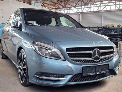 Gebraucht Mercedes B200 156 PS (114 kW) 2011 Blau Van / Kleinbus