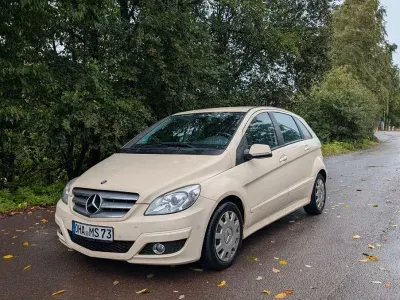 Gebraucht Mercedes B180 109 PS (80 kW) 2011 Beige Van / Kleinbus