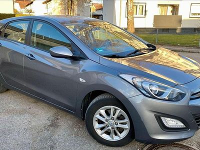 Gebraucht Hyundai i30 Edition 99 PS (72 kW) 2013 Grau Limousine
