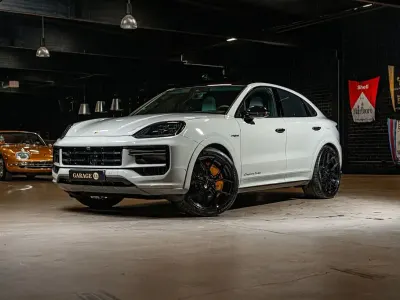 Gebraucht Porsche Cayenne Turbo E-Hybrid 600 PS (441 kW) 2024 Grau SUV