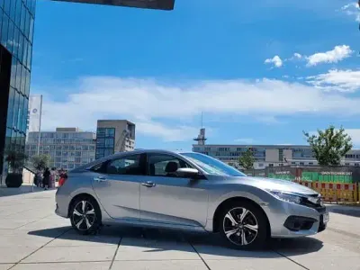 Gebraucht Honda Civic Executive 182 PS (133 kW) 2018 Silber Limousine