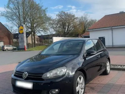 Gebraucht VW Golf VI 105 PS (77 kW) 2011 Schwarz Kleinwagen