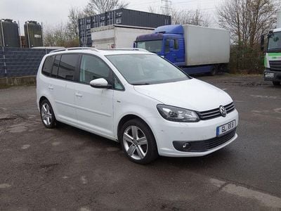Weiß Gebraucht 2014 VW Touran Cup Van / Kleinbus | 8.999 € (Guter Preis)