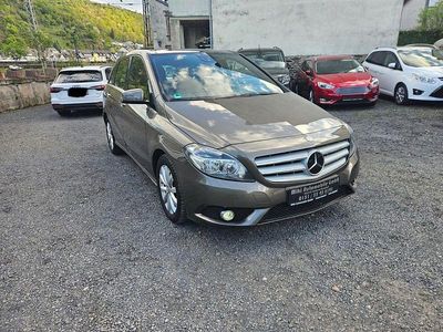 Usata Mercedes B200 156 CV (114 kW) 2013 Oro Monovolume