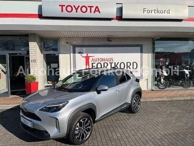 Neu Toyota Yaris Cross Style 131 PS (96 kW) 2026 Silver metallic SUV