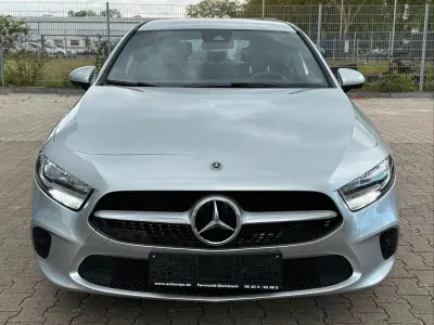 Używany Mercedes A180 116 KM (85 kW) 2021 Srebrny Sedan/Limuzyna
