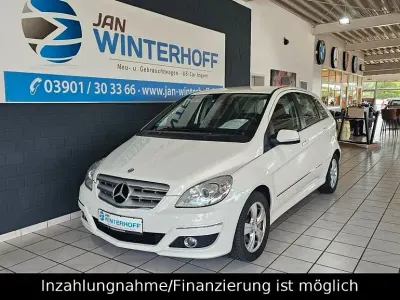 Gebraucht Mercedes B200 140 PS (102 kW) 2009 Weiß Van / Kleinbus