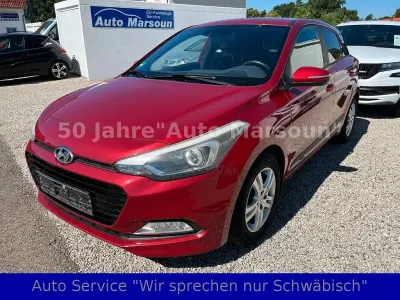 Gebraucht Hyundai i20 Style 101 PS (74 kW) 2017 Rot Limousine