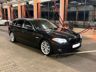 Gebraucht BMW 530 Sport Line 245 PS (180 kW) 2011 Schwarz Kombi