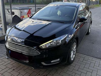 Gebraucht Ford Focus Titanium 125 PS (91 kW) 2016 Schwarz Kombi