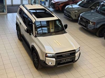 089 pearlwhite mica Neu 2025 Toyota Land Cruiser Lounge SUV | 94.895 € (Etwas zu teuer)
