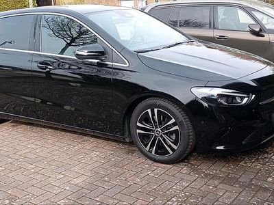 Usata Mercedes B200 163 CV (119 kW) 2023 Nero Monovolume