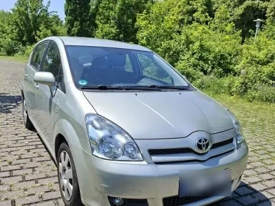 Gebraucht Toyota Corolla Verso 129 PS (94 kW) 2008 Silber Van / Kleinbus