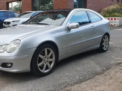 Gebraucht Mercedes C180 143 PS (105 kW) 2004 Silber Coupé