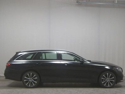 Gebraucht Mercedes E300 Avantgarde 306 PS (225 kW) 2022 Schwarz Kombi