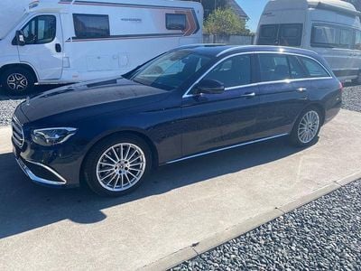 Gebraucht Mercedes E220 Exclusive 200 PS (147 kW) 2022 Blau Kombi