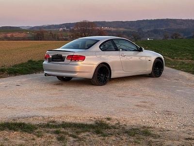 Gebraucht BMW 320 170 PS (125 kW) 2007 Silber Coupé
